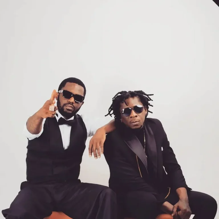 R2Bees Awurade Aye